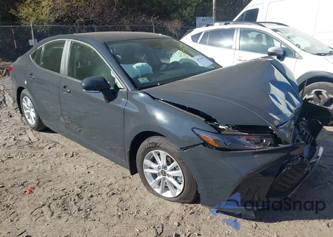 2025 Toyota Camry Le z USA, uszkodzony, nr VIN 4T1DAACK5SU028045